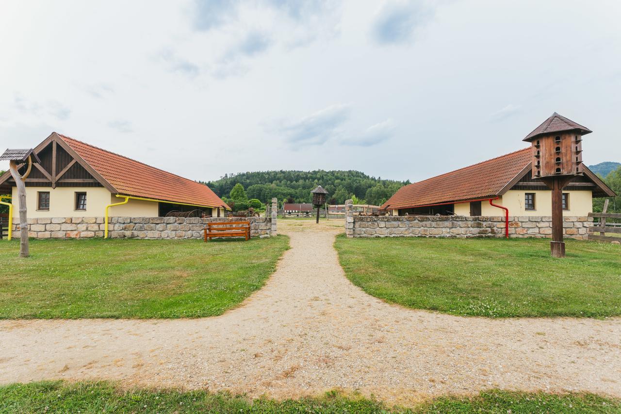 Hotel Malevil